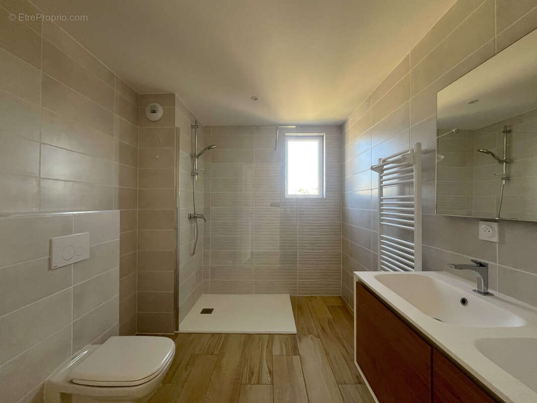 Appartement à SAINT-LAURENT-DU-VAR