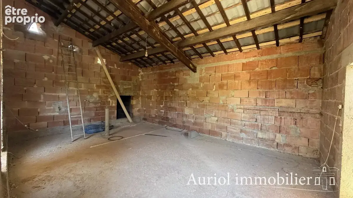 AURIOL - Maison avec dépendances sur terrain de 4200 m² - photo 11