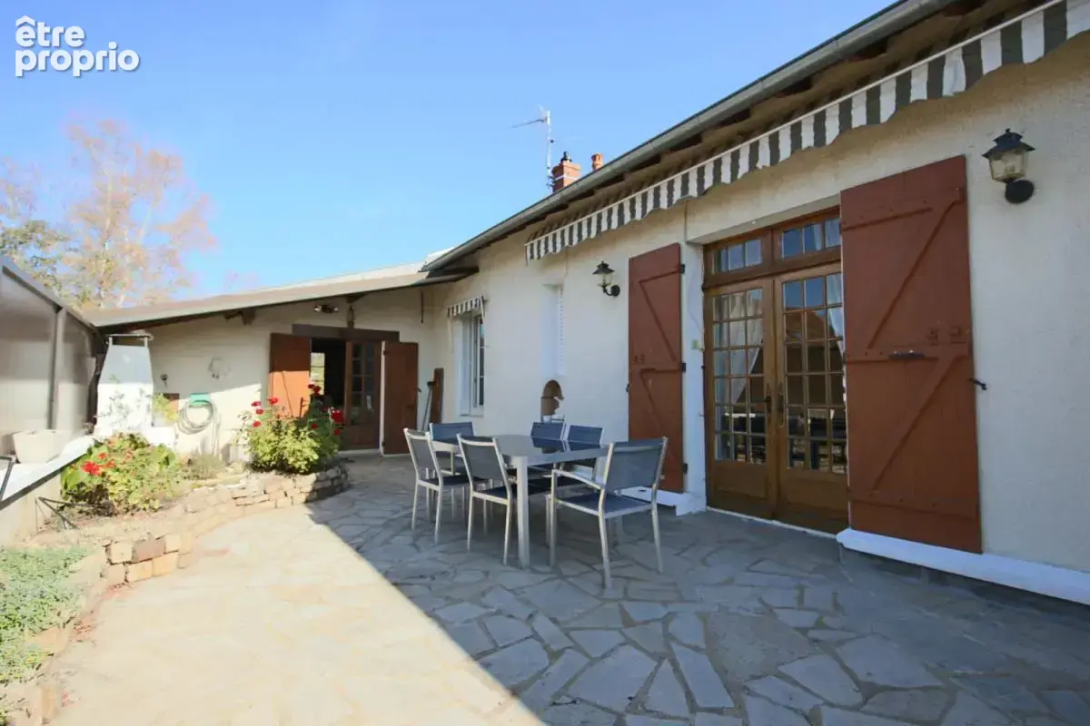 Maison de 168 m² en centre bourg - photo 2