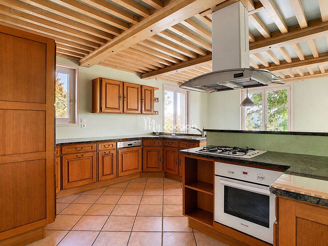 Maison - T6 - 200 m² - photo 7