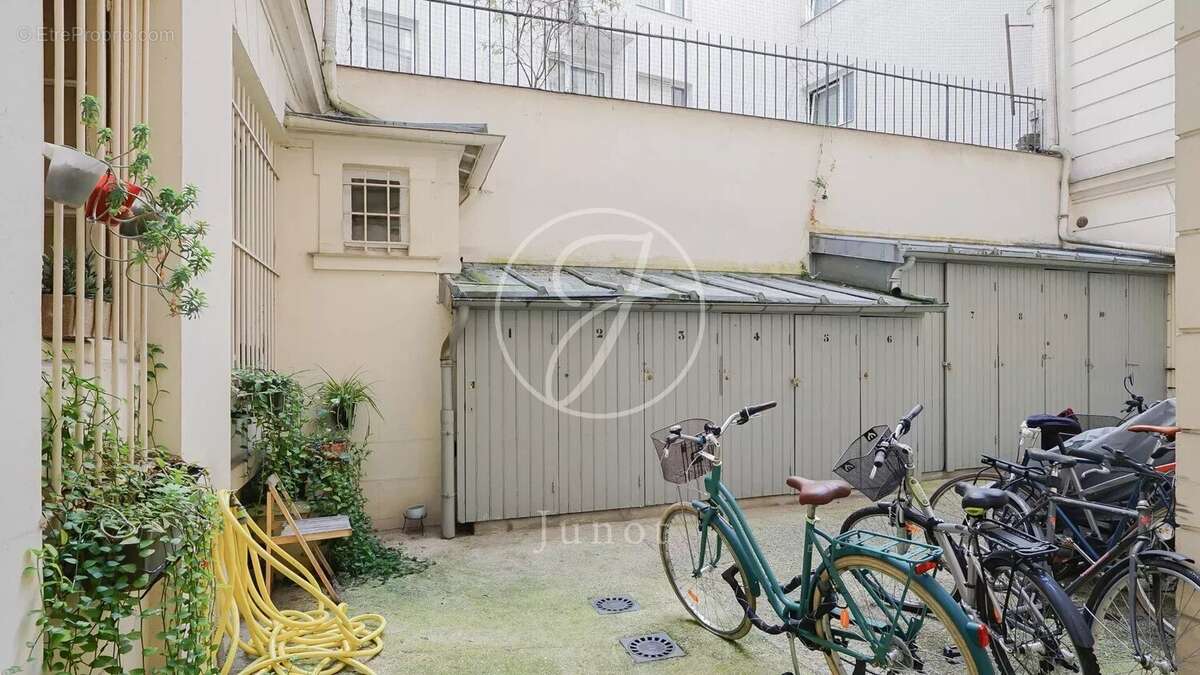 Appartement à PARIS-17E