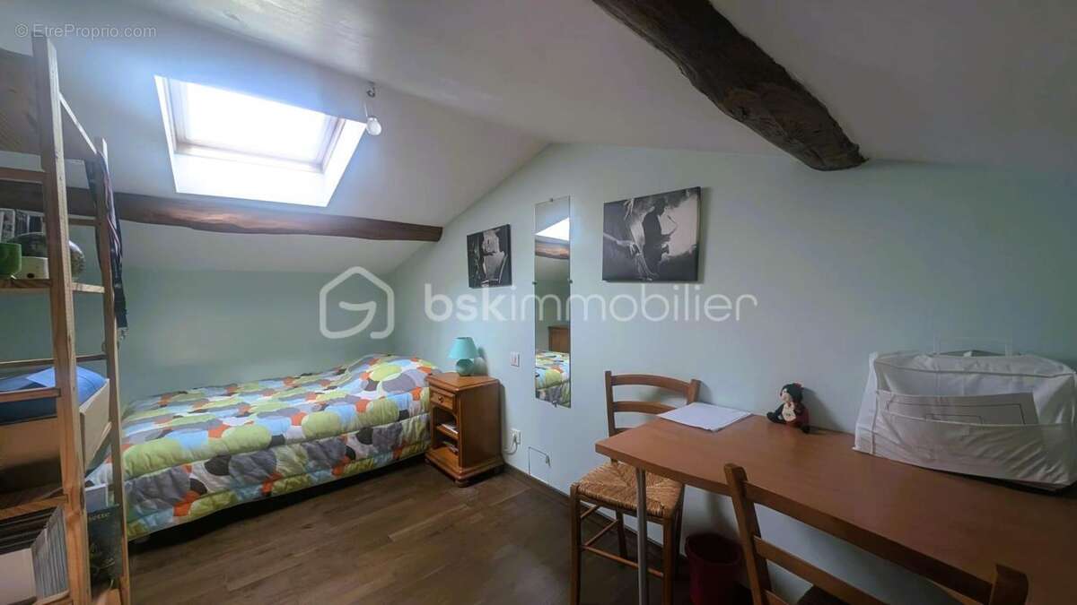 Maison à CHAMPDENIERS-SAINT-DENIS