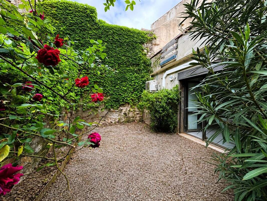 Maison à AZILLE