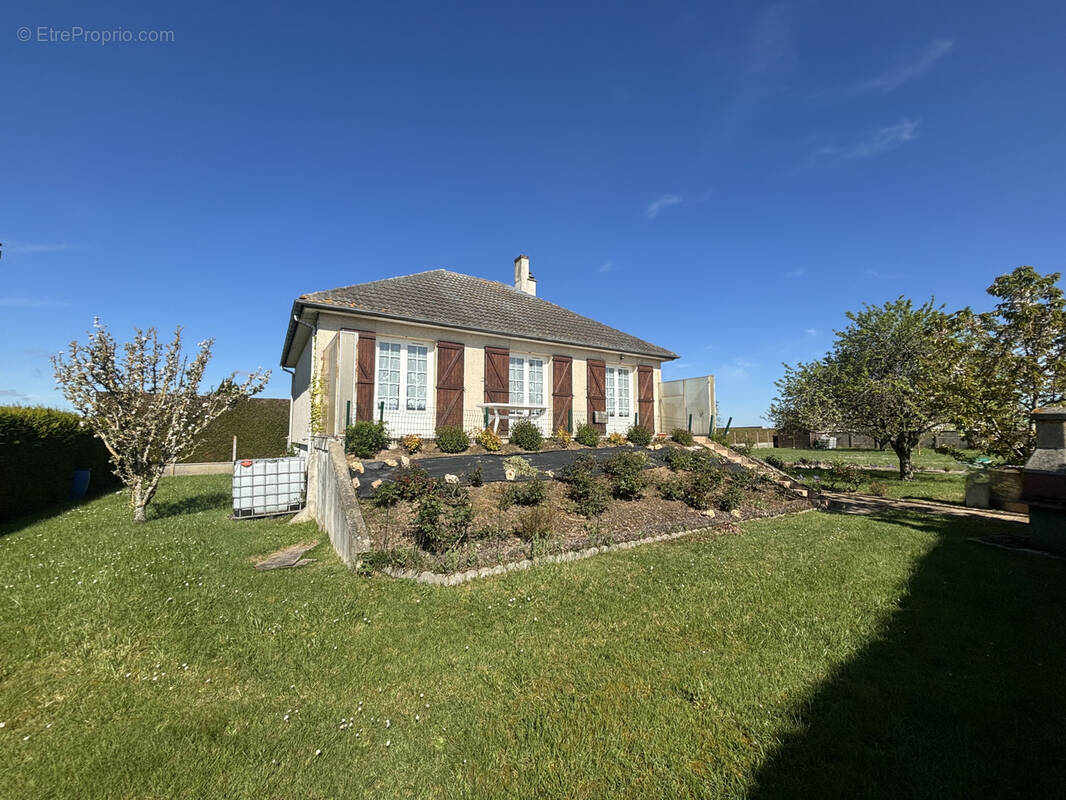 Maison à SAINT-MAIXME-HAUTERIVE