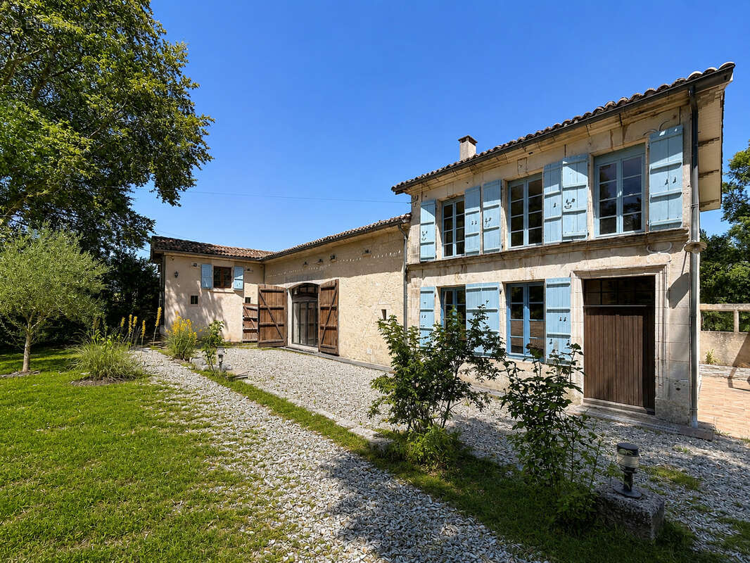 Maison à BARBEZIEUX-SAINT-HILAIRE