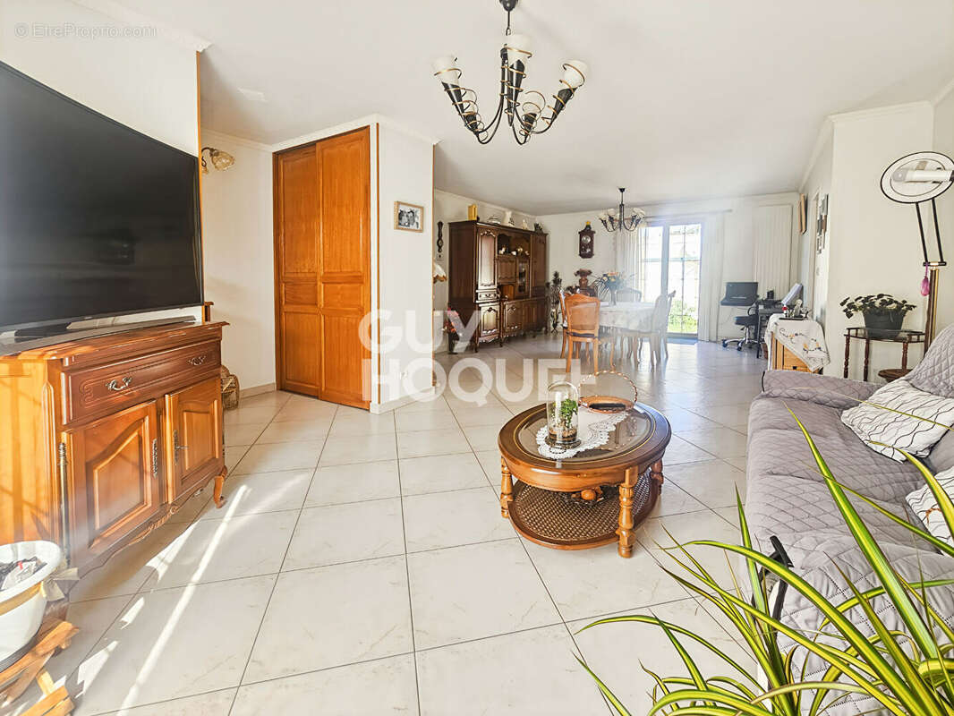 Maison à vendre à Fontenay-Trésigny - 5 pièces, 3 chambres - photo 4