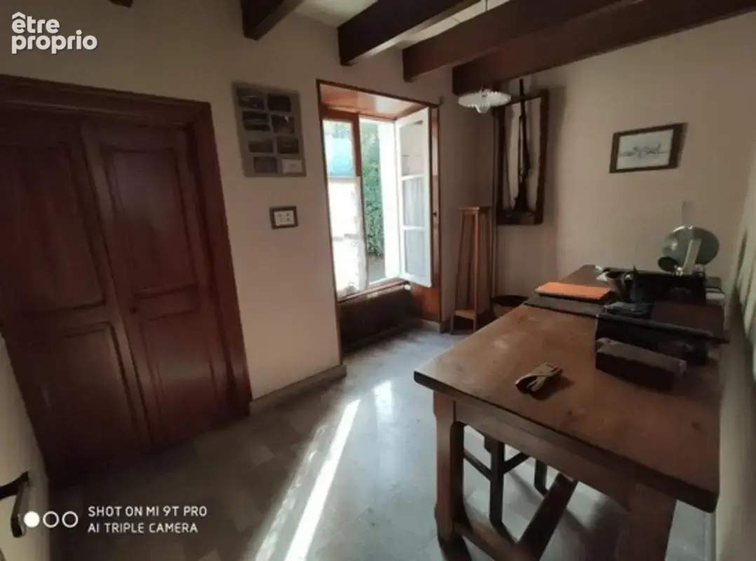 Chazelles, proche La Rochefoucauld. Maison de caractère de 223 m², 5 chambres, cour et grange - photo 10
