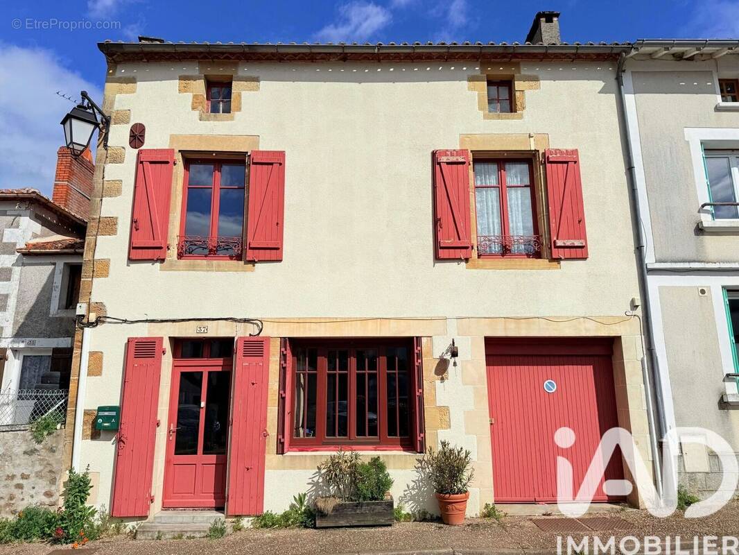 Photo 1 - Maison à AVAILLES-LIMOUZINE