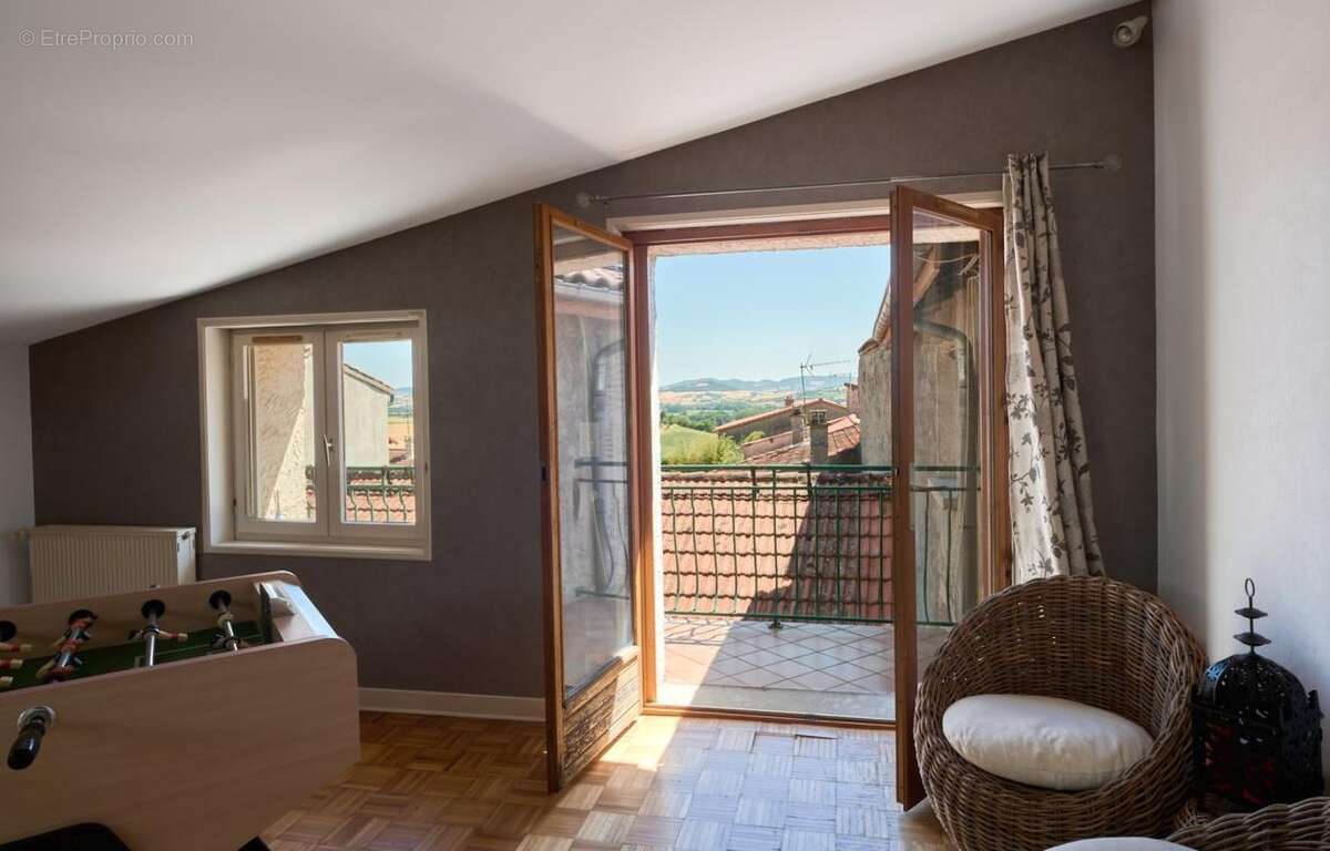 Magnifique bâtisse rénovée de 320 m² – Fort potentiel de rendement ou grande maison de famille - photo 26