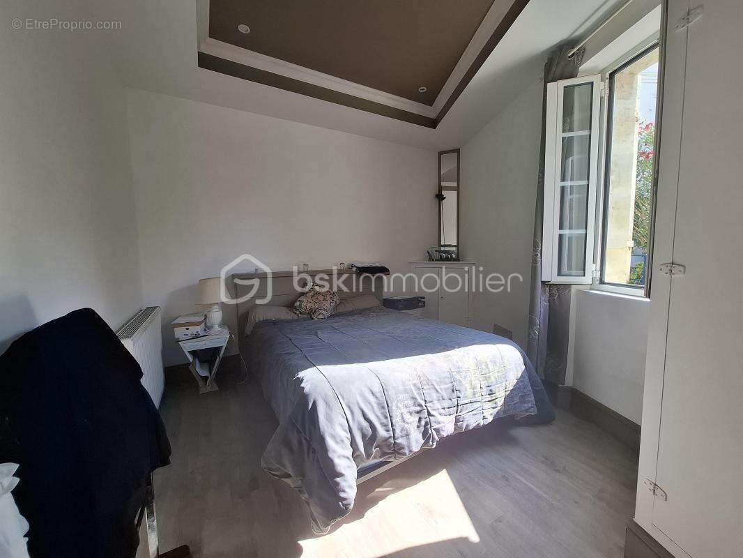 Authentique girondine 260 m² – Terrain arboré de 2 500 m² – Sainte-Terre (33350) - photo 6