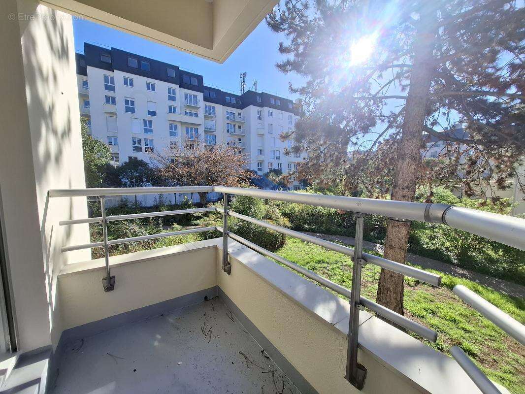 Appartement à LA GARENNE-COLOMBES