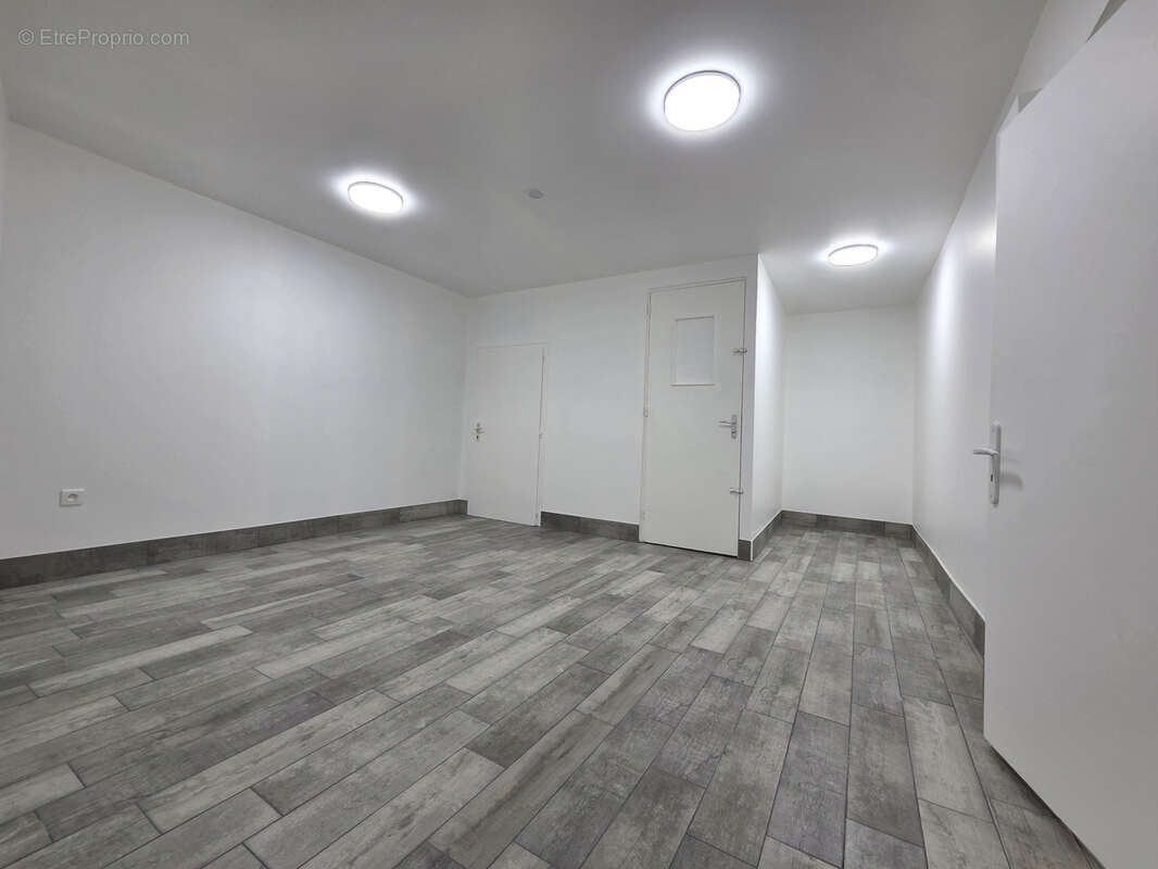 Ensemble immobilier d'habitations et de commerces - photo 17