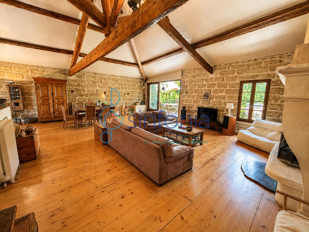 Maison à GALLARGUES-LE-MONTUEUX
