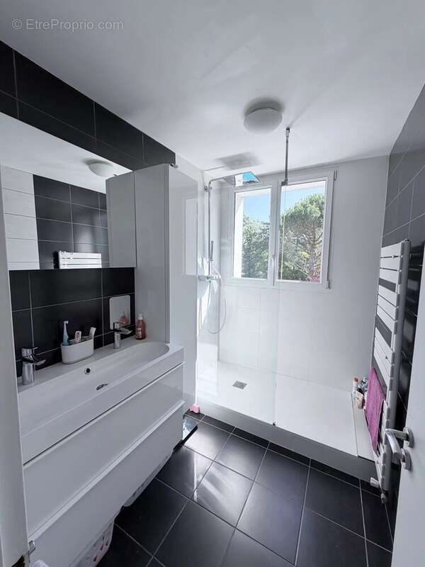 Bougival — Appartement T3/T4 - Refait à neuf -  Résidence avec PISCINE -DPE : C / C - photo 6
