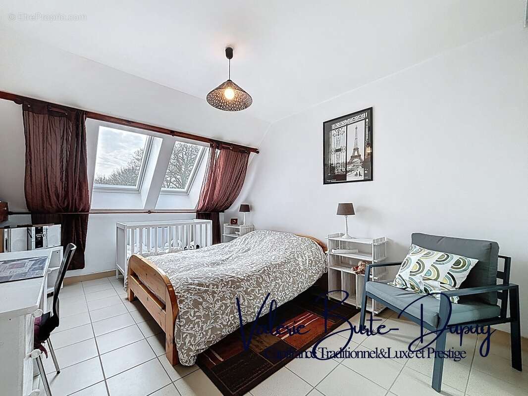 St Denis en Val à 10 min d'Orléans centre, à vendre  Maison de 2003 190m2 5 chambres avec jardin arboré de 1800m2, garage attena - photo 25