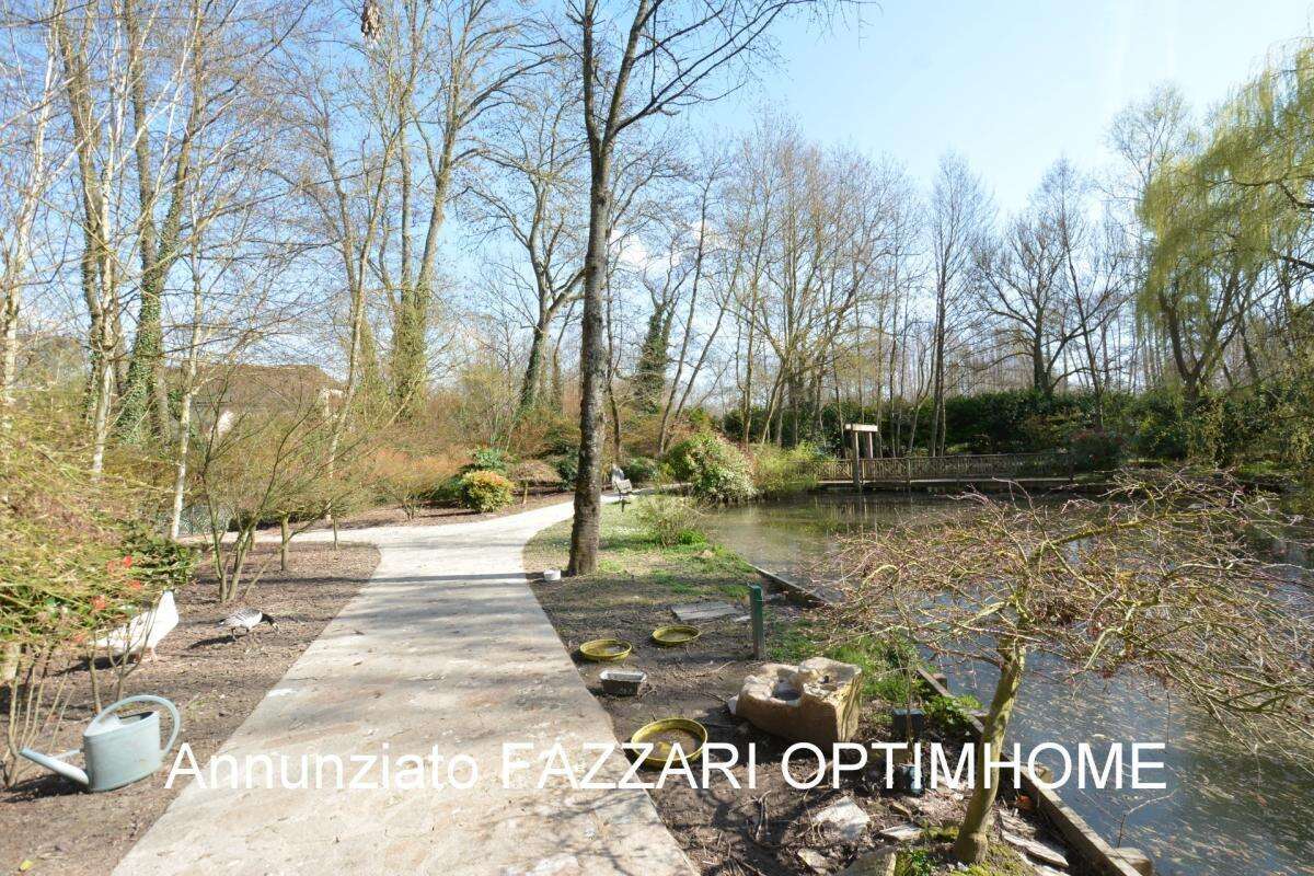 Au cœur d’un domaine clos de 1,5 hectare, ce moulin rénové offre un cadre unique entre étang, rivière et nature préservée - photo 18