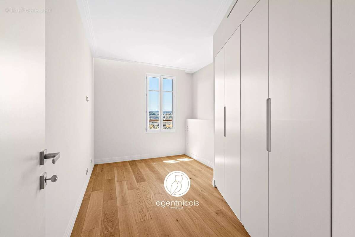 Nice // Boulevard Bischoffsheim : 2 PIÈCES / RÉNOVÉ / VUE MER / BALCON - photo 10
