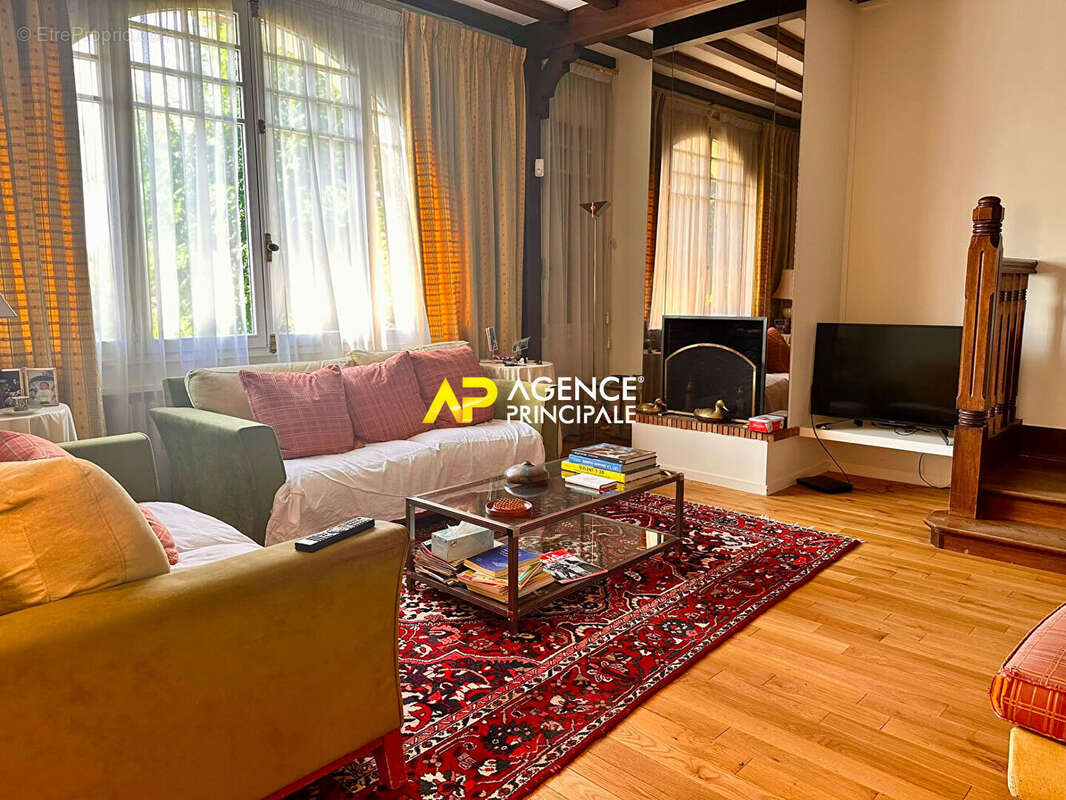 Sartrouville - Le Fresnay Vieux Pays - Maison 6 pièces 130 m2 - photo 3