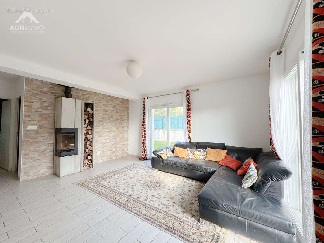 Maison à SAINT-GENIS-POUILLY