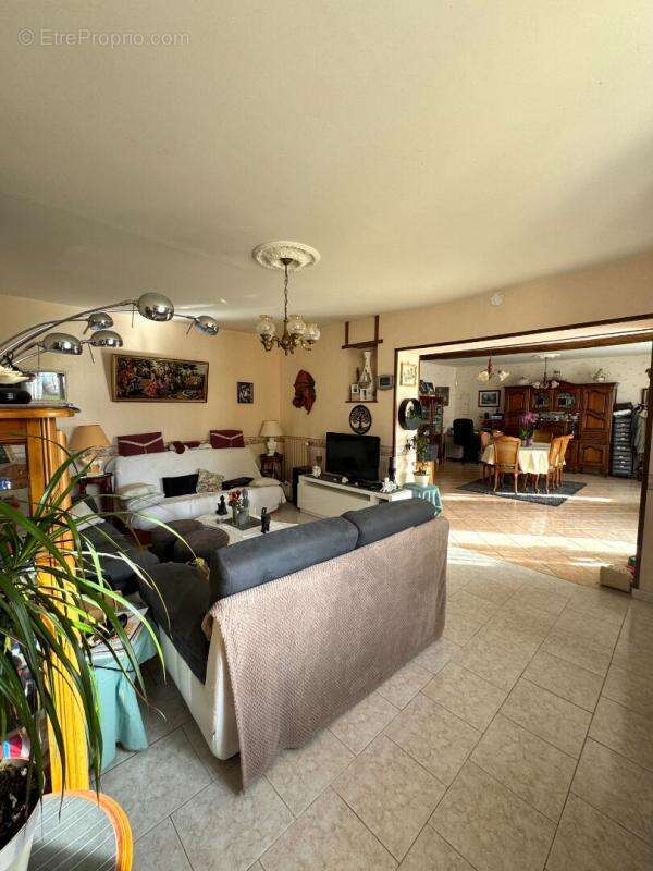 Maison à NOYEN-SUR-SARTHE