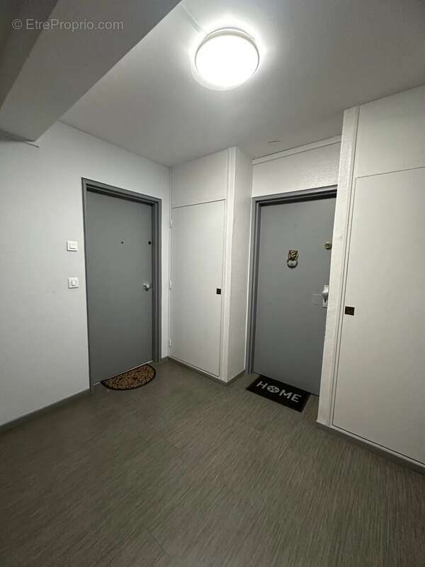 Appartement à LE MESNIL-SAINT-DENIS