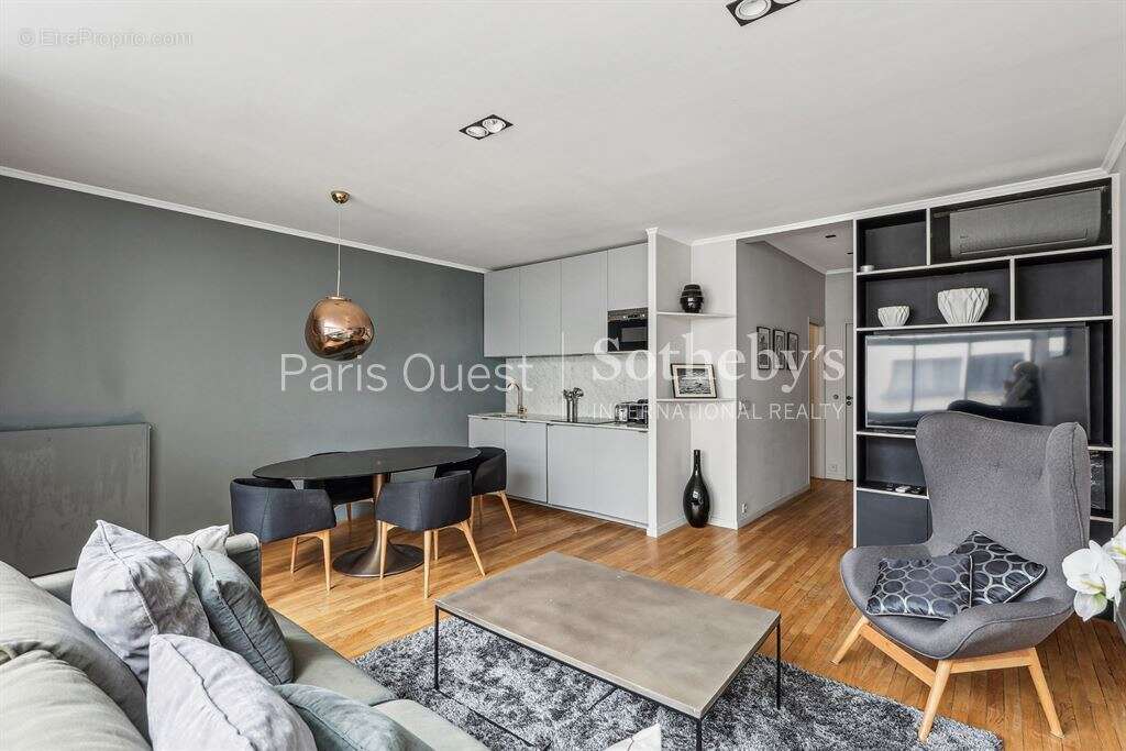 Appartement à PARIS-8E