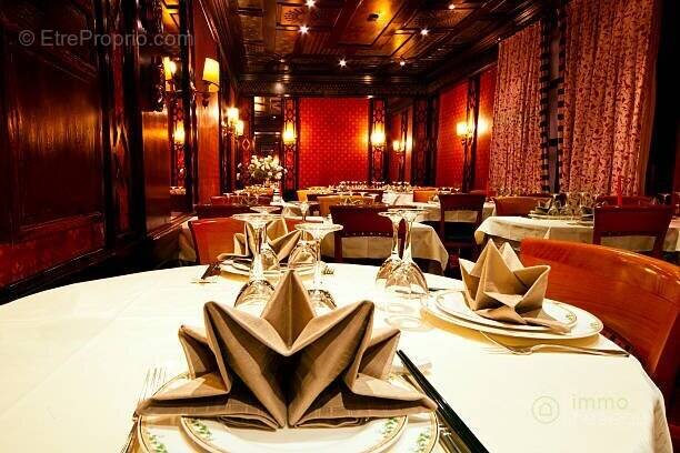 Commerce à PARIS-9E