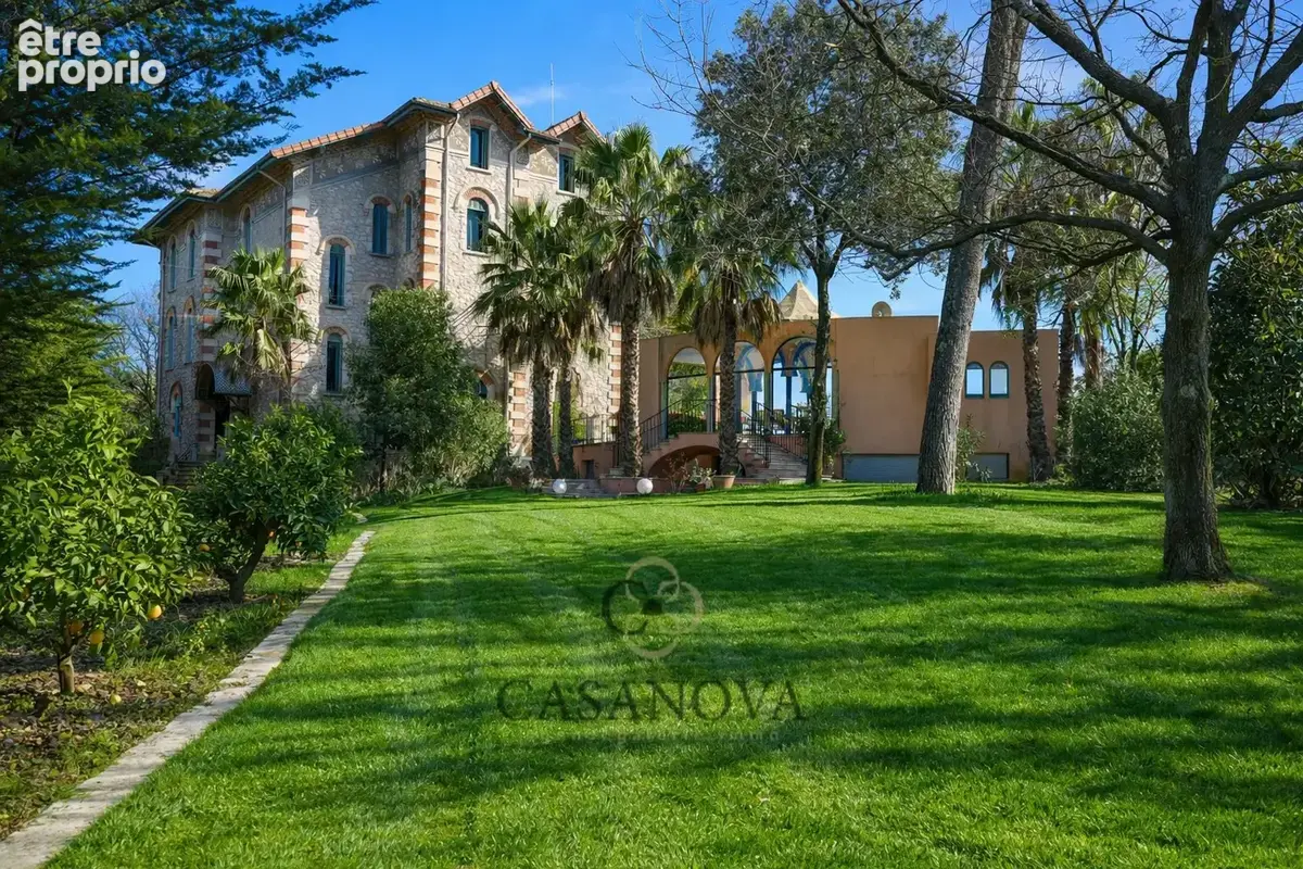 Manoir de caractère du XIXe siècle  721 m² habitables  Domaine de 19 700 m² avec dépendances - SAINT  CLEMENT DE RIVIERE - Aux - photo 18