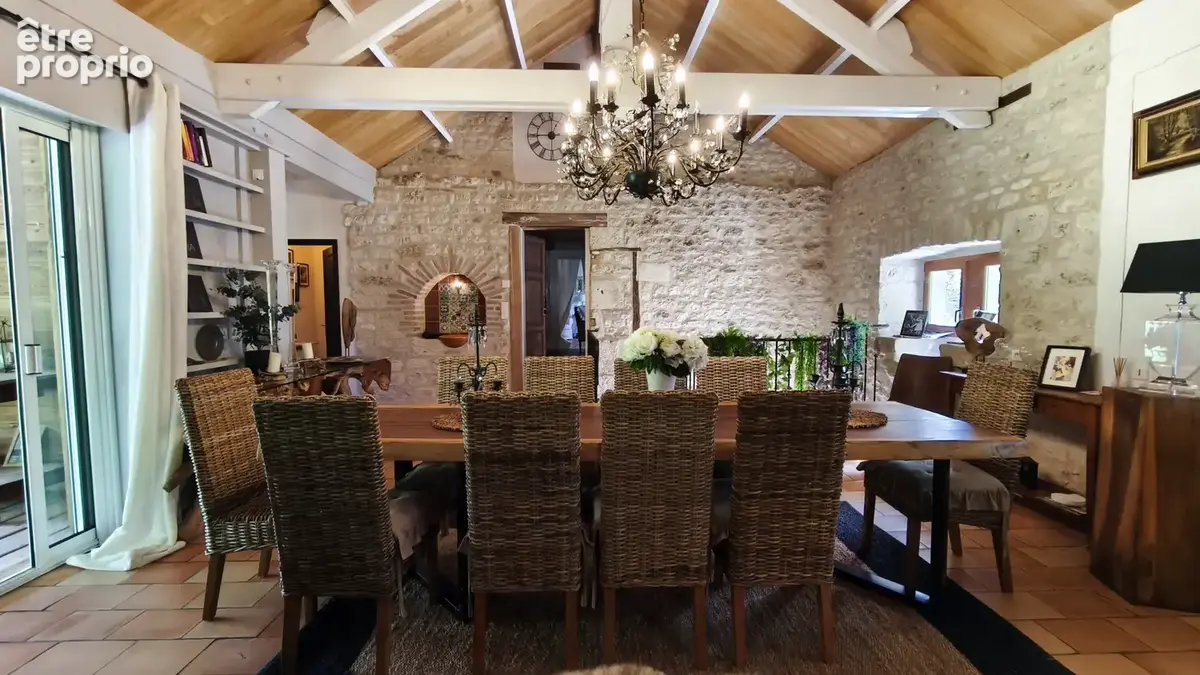 Magnifique maison en pierre avec gîte attenant et 6 575 m2 de terrain arboré - photo 14