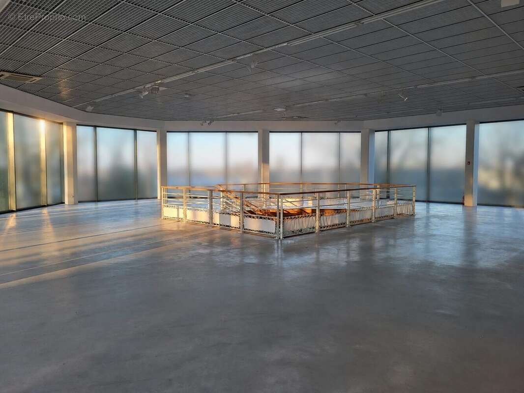 Commerce 1750 m² à Plougoumelen  - photo 3