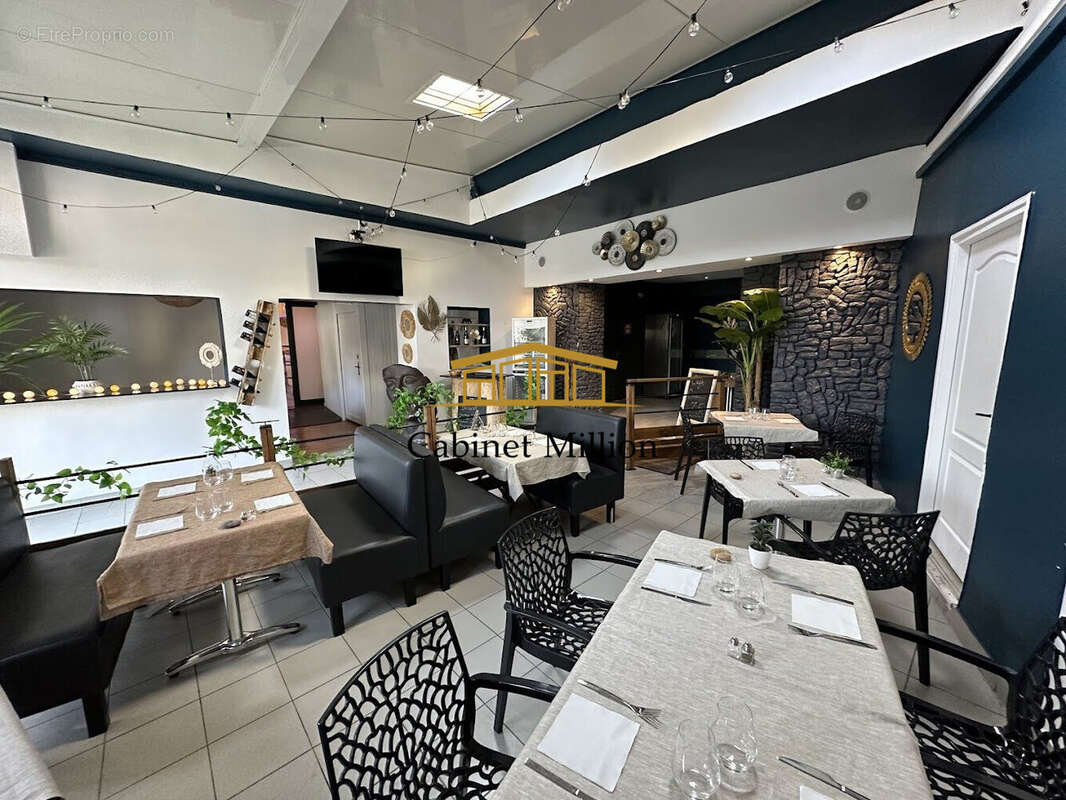 Commerce à VIC-LA-GARDIOLE