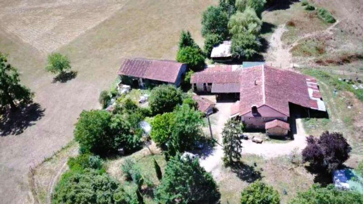 Maison à SAINT-FRONT-D'ALEMPS