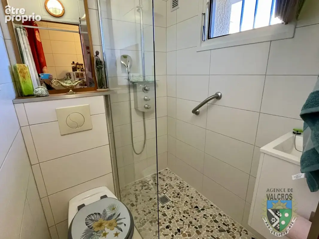 Appartement en rez de jardin avec jardinet piscine a 900 m du port et des plages - photo 6