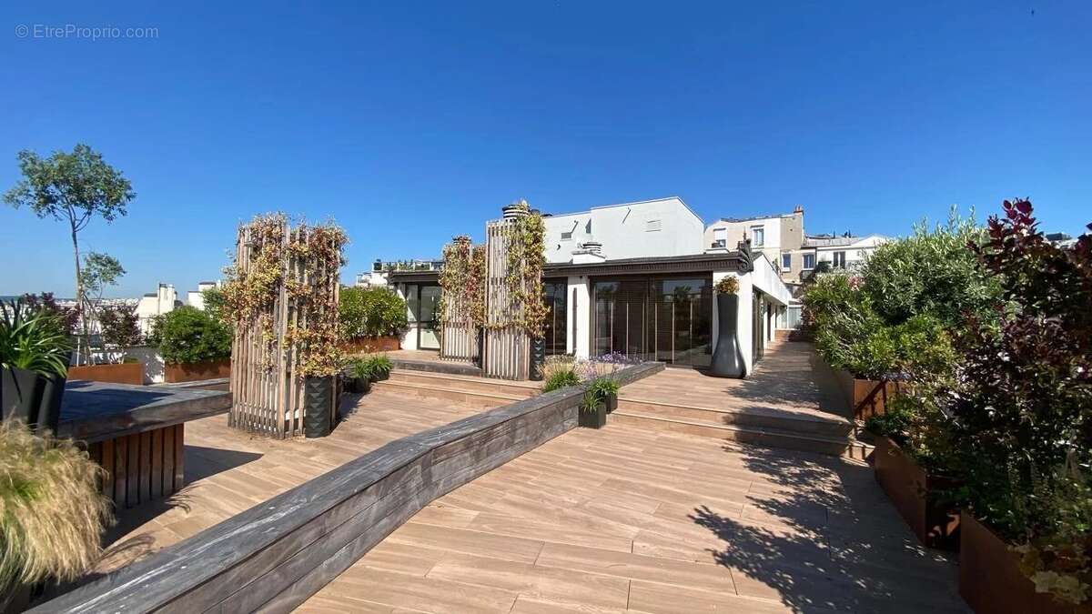 Appartement à PARIS-16E