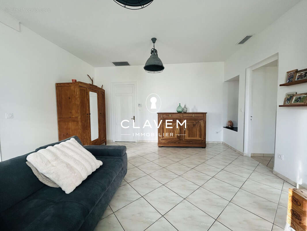 Maison à SAINT-CHRISTOLY-DE-BLAYE