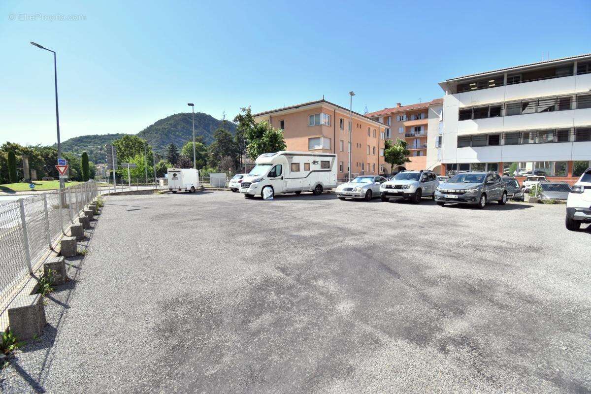 A vendre, Digne-les-Bains (04), Appartement T2 avec cave, balcon, ascenseur et parking privatif - photo 15