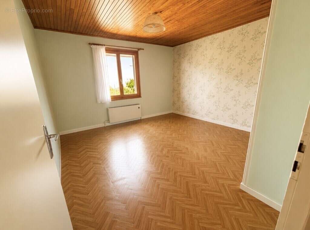 Maison 227 m² à Saint-Jean-De-Gonville  - photo 5