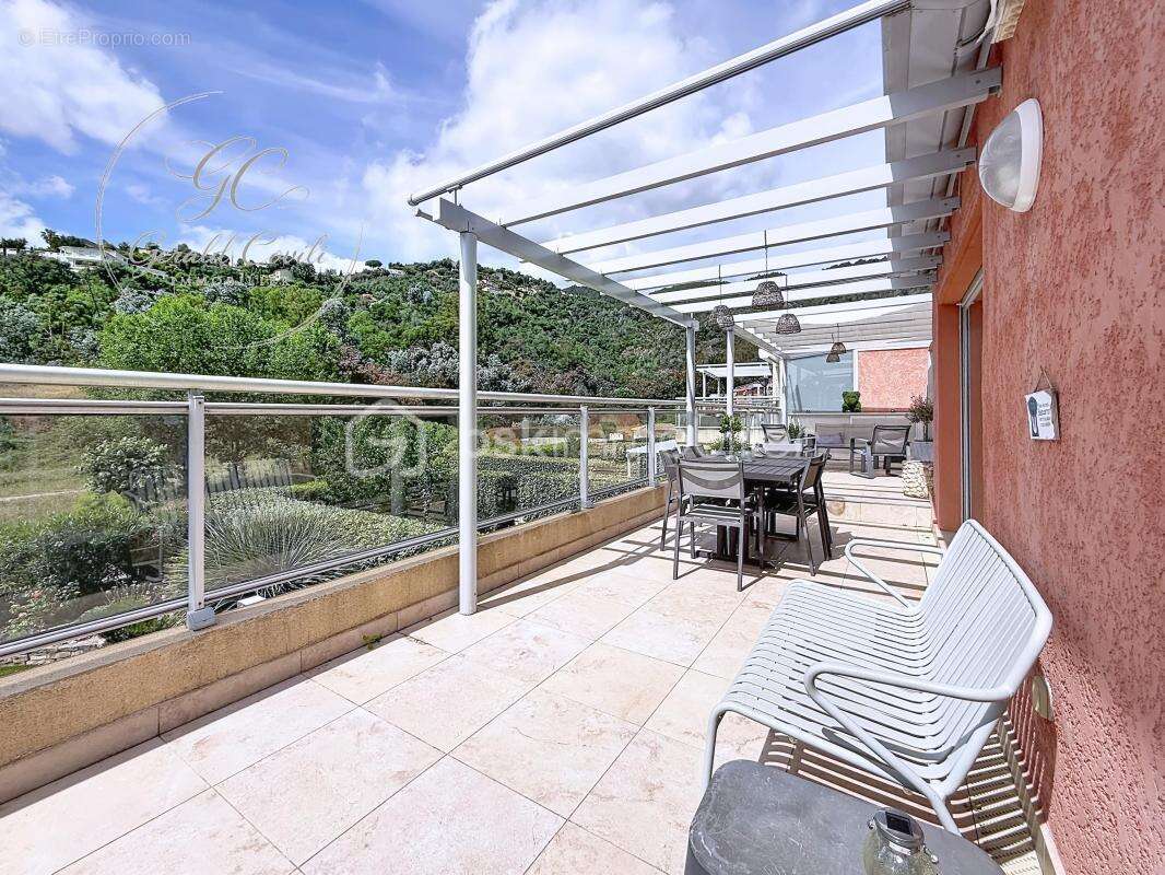 Appartement à MANDELIEU-LA-NAPOULE