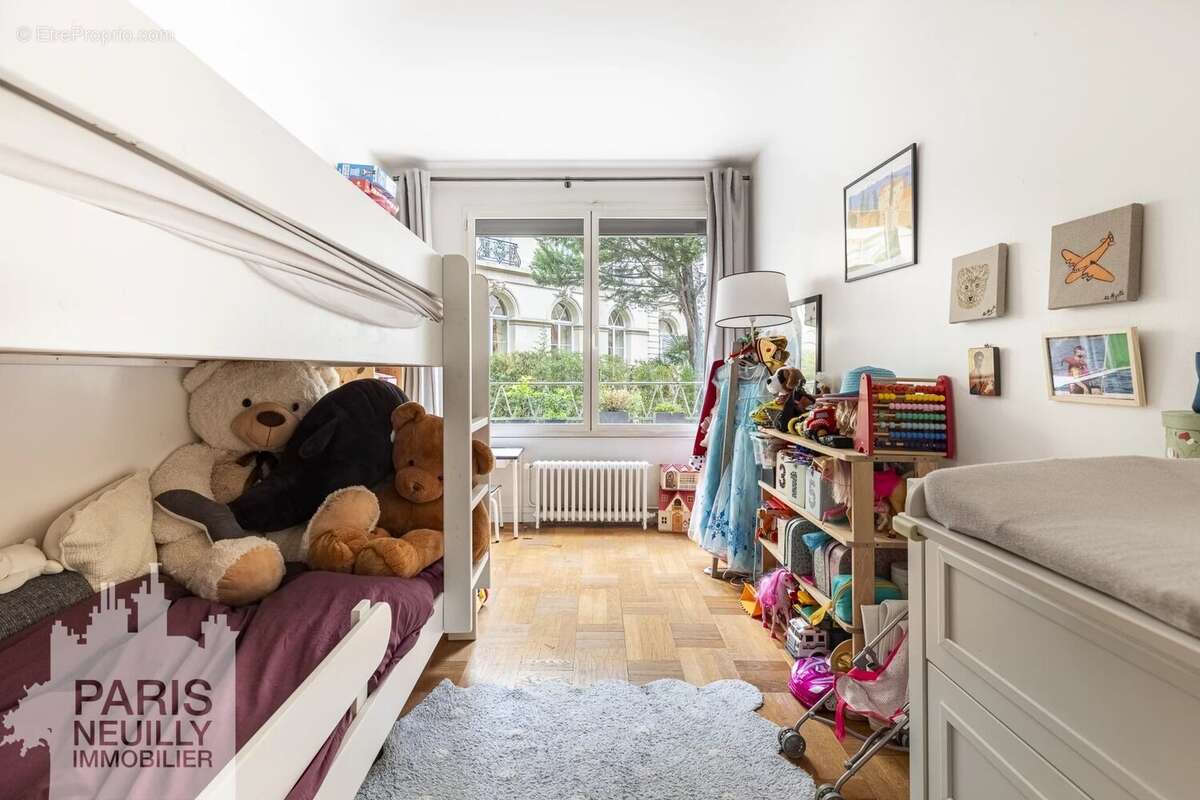 Appartement à PARIS-16E