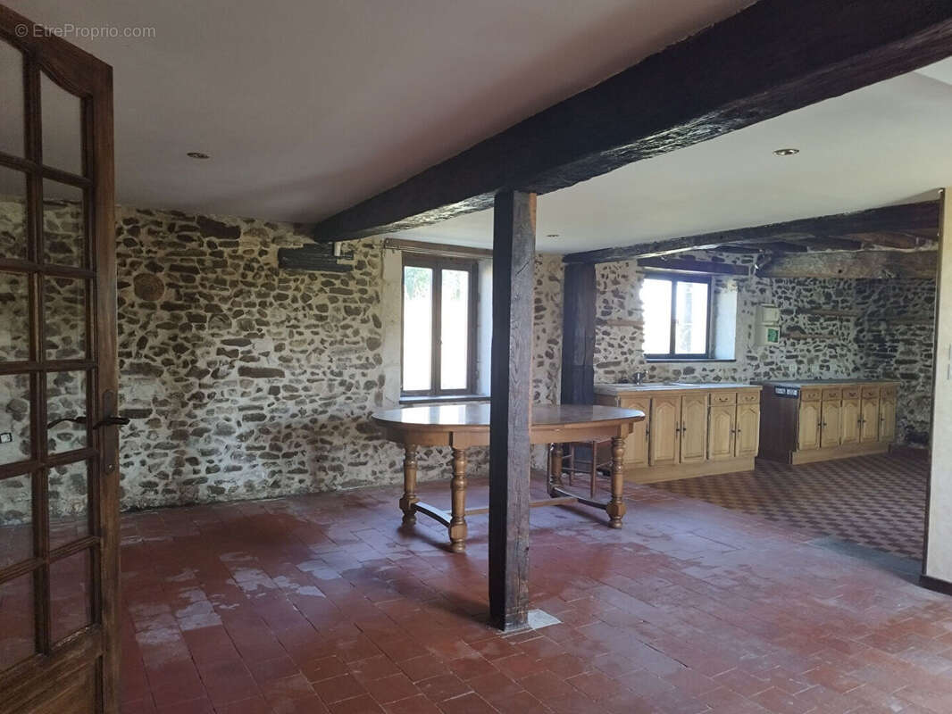 Maison à NOUANS-LES-FONTAINES