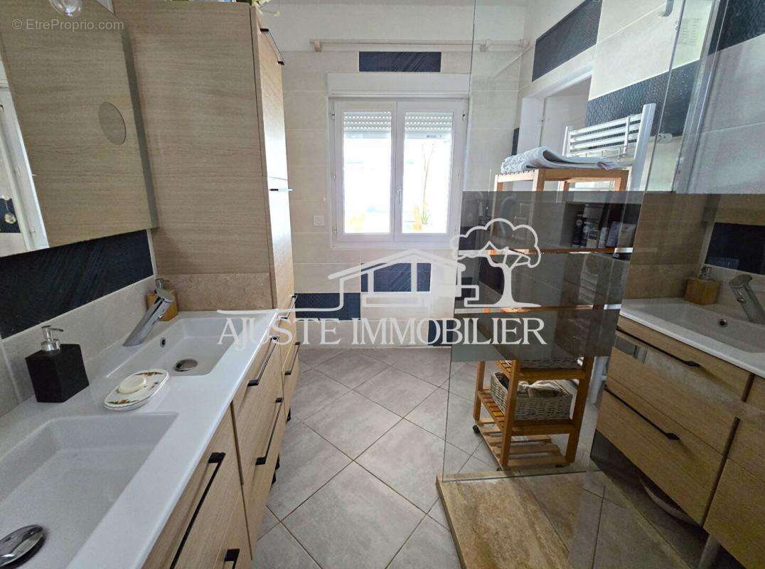 Maison à SAINT-VICTORET