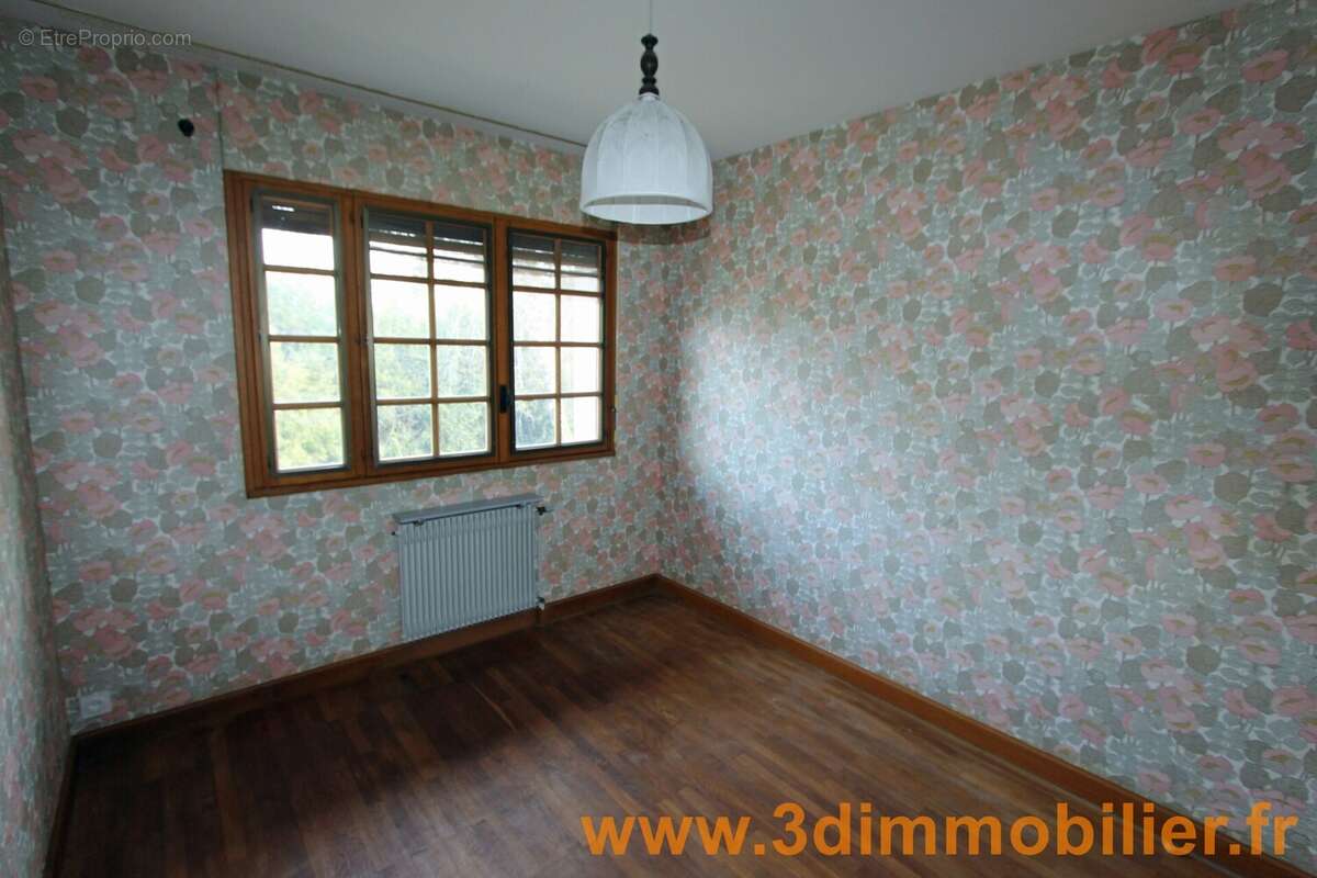 ETAGE 1 : CHAMBRE 3 - Maison à CLAIRVAUX-LES-LACS