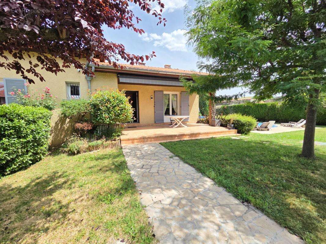 *** exclusivite *** maison familiale avec piscine jardin et double garage  *** st-georges-sur-allier 63800 *** - photo 17