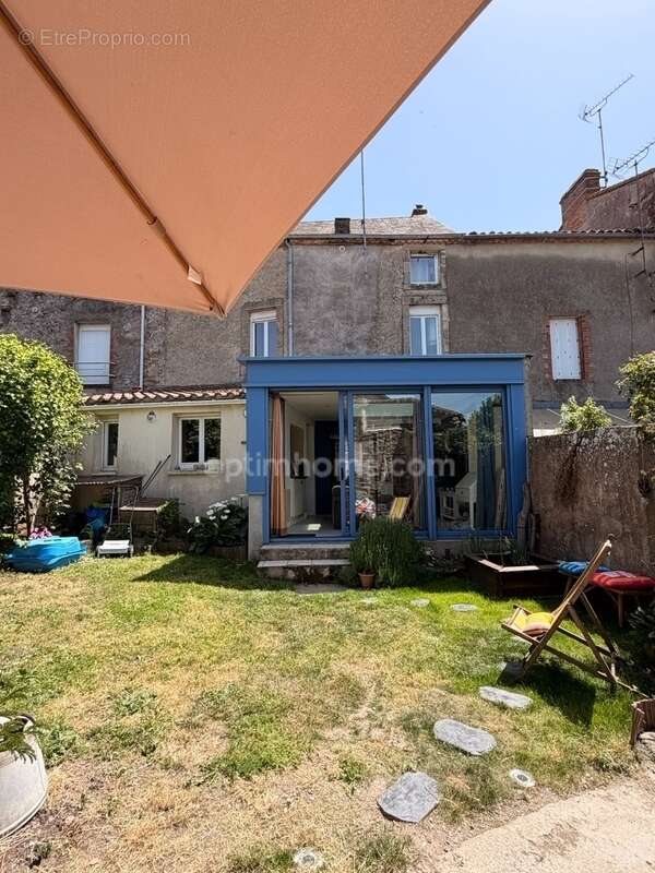 Maison à MORTAGNE-SUR-SEVRE