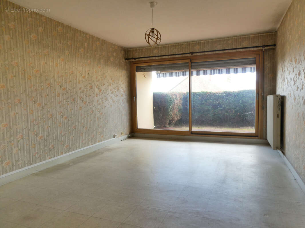 Appartement T3 de plain-pied en rez-de-jardin avec jardinet, garage et cave - photo 7