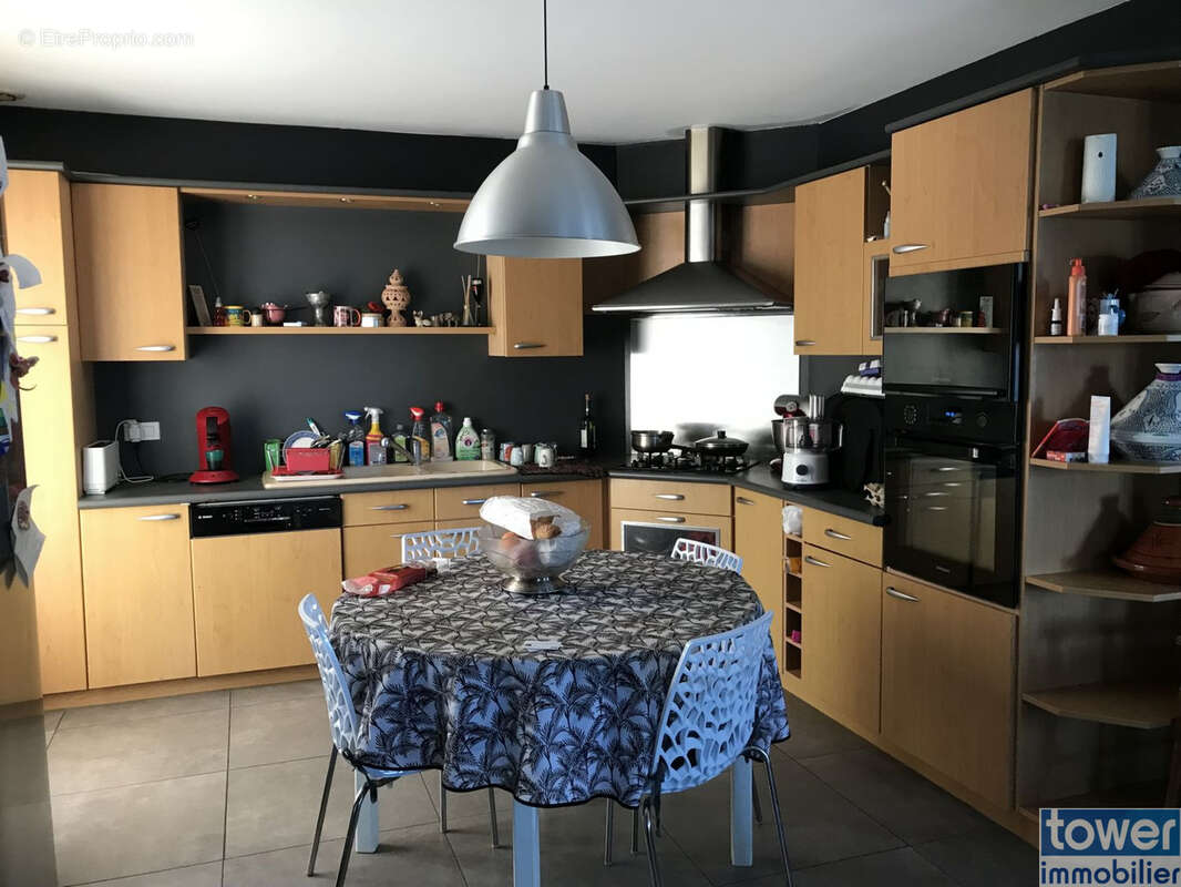 A 10 mm d'Agen centre, pavillon de plain-pied de 120m2 avec piscine, terrasse 75m2,  terrain clos de 6390m2 - photo 9