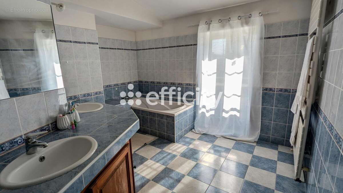 Maison à ANGEAC-CHAMPAGNE