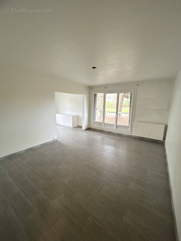 Appartement à MAGNY-LES-HAMEAUX