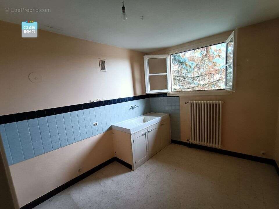 A AZE PROCHE MACON EN BOURGOGNE MAISON 3 PIECES DE 74 M² - Maison à AZE