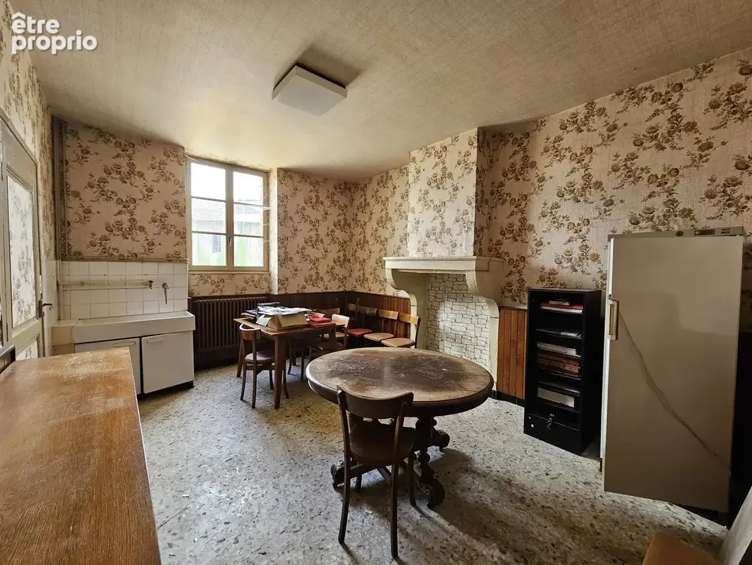 Maison 210 m² à Dommartin  - photo 7